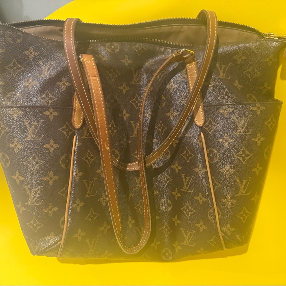 SOLD Louis Vuitton Totally MM Monogram